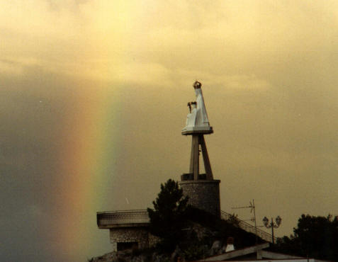 Rocca di Capri Leone - Santuario della Madonna del Tindari con arcobaleno