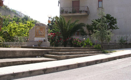 Rocca di Capri Leone - Monumento Sacra Famiglia