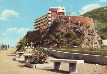 Un'immagine d'epoca anno 1974 dell'hotel capo skino, uno dei principali riferimenti della citt di gioiosa marea