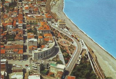 Una vista aerea della localit turistica siciliana di gioiosa marea. Lo scatto risale agli anni '70