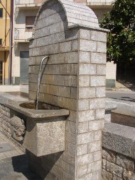 Rocca di Capri Leone Fontana di Piazza S. Antonio