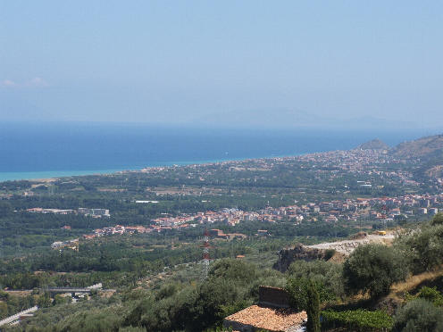 Panorama Rocca di Capri Leone e Capo d'Orlando Una esemplare veduta di Rocca di Capri Leone e di Capo d'Orlando sullo sfondo