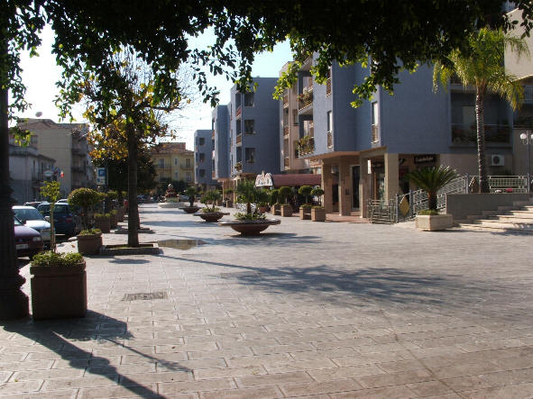 Rocca di Caprileone - Piazza Gepy Faranda