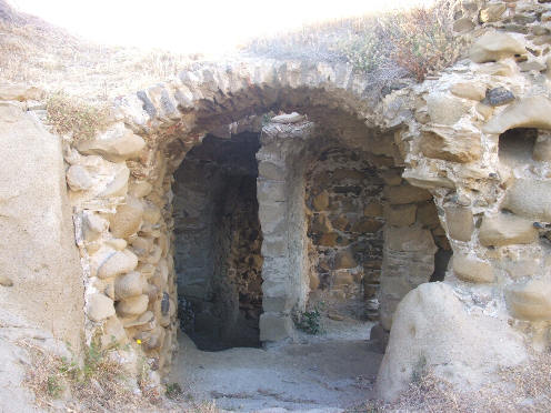 Capo d'Orlando - Ruderi presso la Chiesa del santuario sul Monte Ruderi presso la Chiesetta del Santuario sul Monte della Madonna. Da questa vetta č possibile ammirare un panorama strepitoso a 360° su Capo d'Orlando e su altre cittā