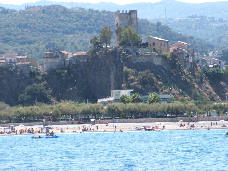 Spiaggia di Brolo e Castello Lancia - Sicilia