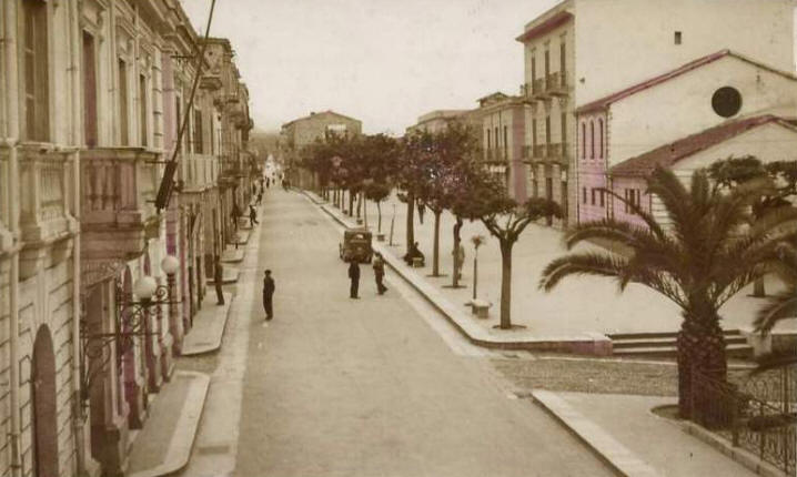 Sant'Agata di Militello - Piazza centrale e Via Medici