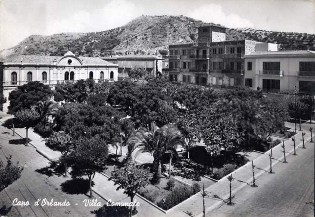Antica foto della villa situata nel centro di Capo d'Orlando attigua alla sede municipale. Foto storiche Capo d'Orlando