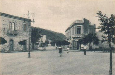 Storica Foto storica di piazza littorio a Capo d'Orlando che oggi si chiama Piazza Matteotti, oggi centro della cittą sede dell'isola pedonale