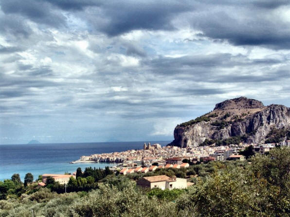 Foto panoramica della citt di Cefal - Sicilia