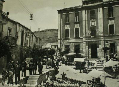 Un'antica foto della Piazza San Calogero di Cesar in Sicilia (provincia di Messina)