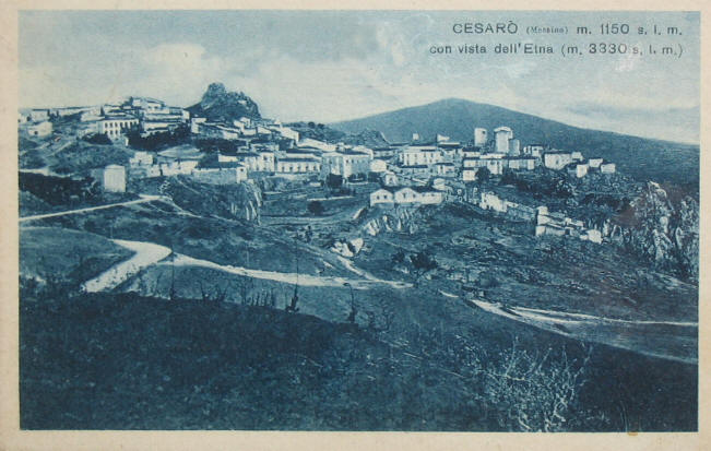 Una storica veduta bivalente della citt siciliana di Cesar ed il Vulcano Etna, noto in tutto il mondo, sullo sfondo
