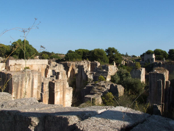 Le cave di tufo di Favignana