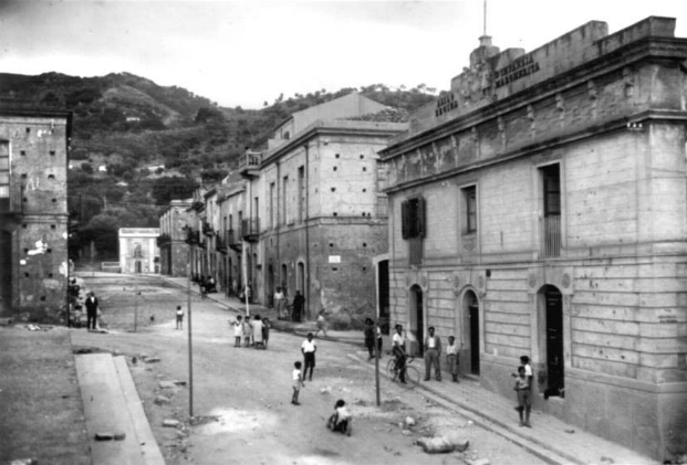 Asilo Regina Margherita di gioiosa marea (sicilia - messina) in una interessante e straordinaria foto storica