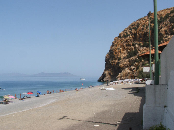 La bellezza della spiaggia di capo calav, chicca della citt di gioiosa marea. sullo sfondo le isole eolie facilmente raggiungibili con aliscafi