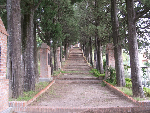 Le stazioni della via Crucis presso il convento dei cappuccini di San Marco d'Alunzio