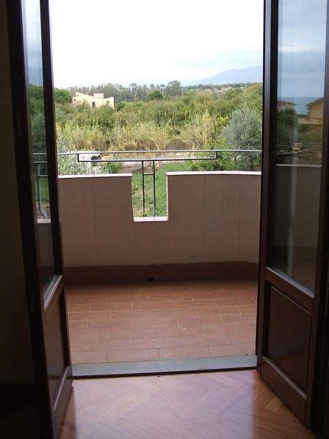 Acquedolci - Sicilia: Balcone al 1 piano della Villa - casa per vacanze AQ02