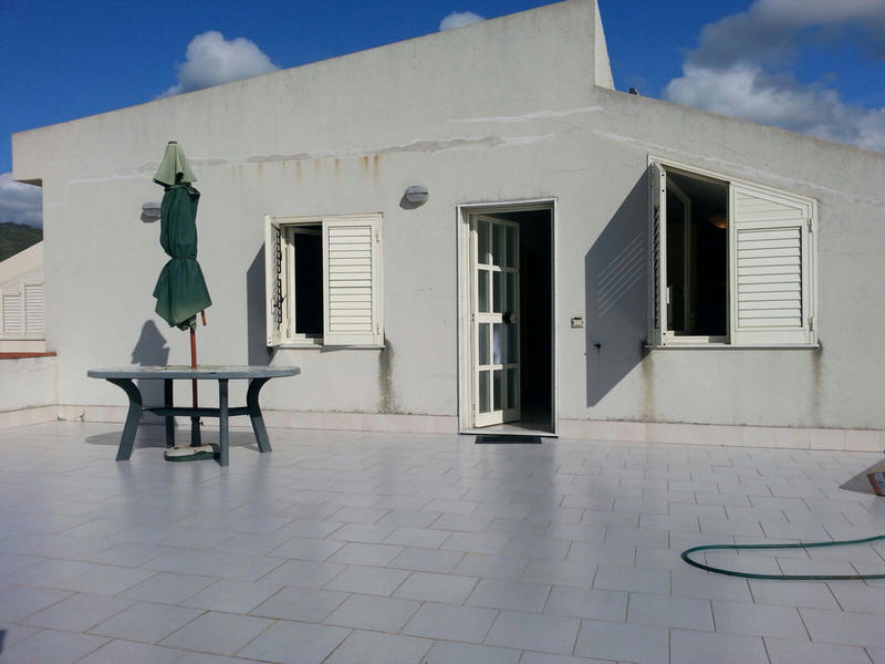 Terrazzo della Casa Vacanza Capo d'Orlando Sicilia 40 m. spiaggia CD83